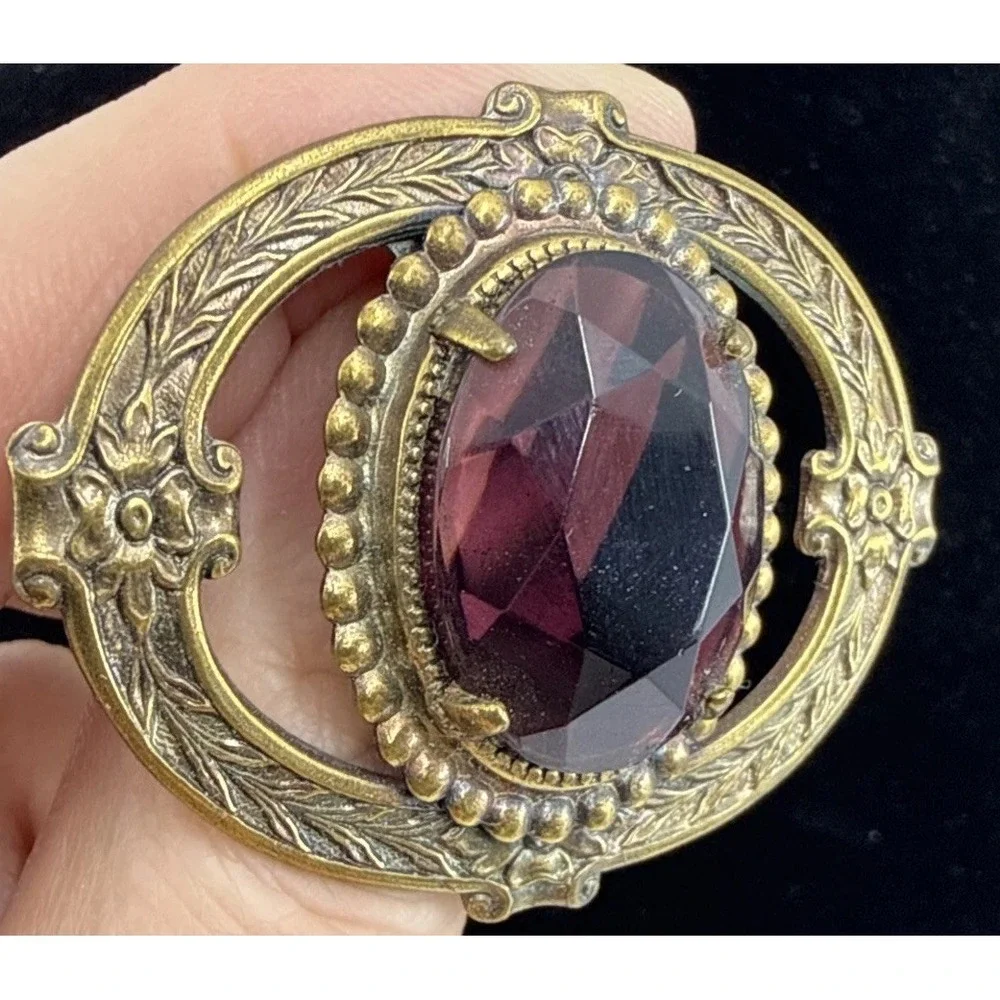 Antique 1920s Victorian Revival Brooch Purple Molded Glass Gilt‎ Brass 2